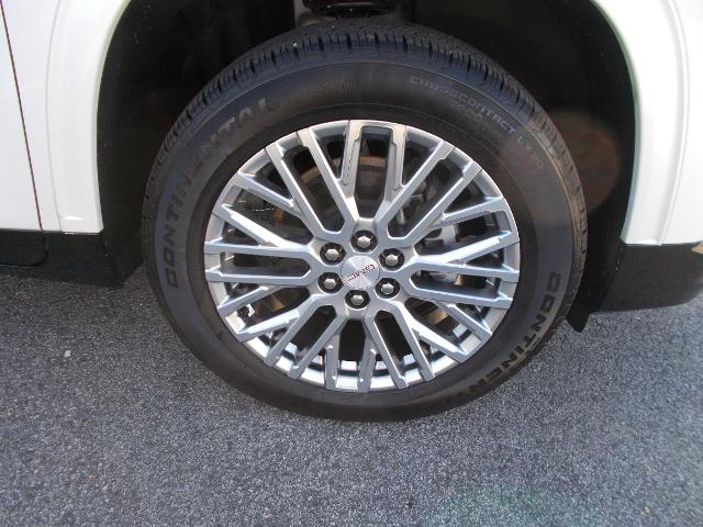 2024 GMC Acadia Vehicle Photo in LOWELL, MA 01852-4336