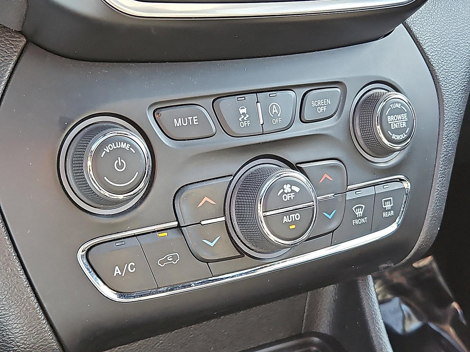 2021 Jeep Cherokee Vehicle Photo in Trevose, PA 19053