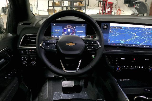 2025 Chevrolet Suburban Vehicle Photo in KANSAS CITY, MO 64114-4502