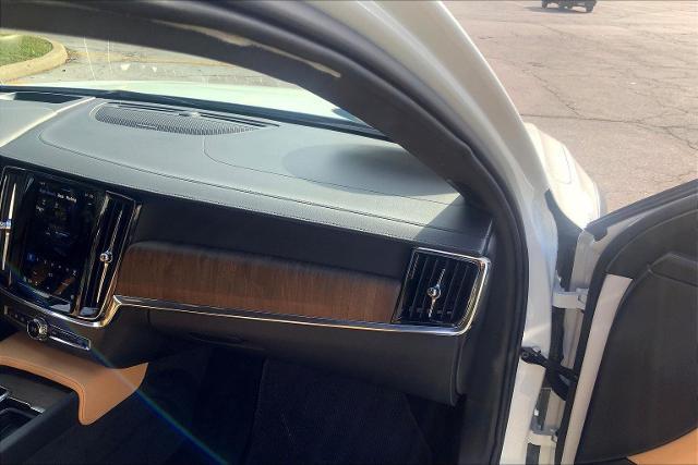 2025 Volvo V90 Cross Country Vehicle Photo in KANSAS CITY, MO 64114-4545