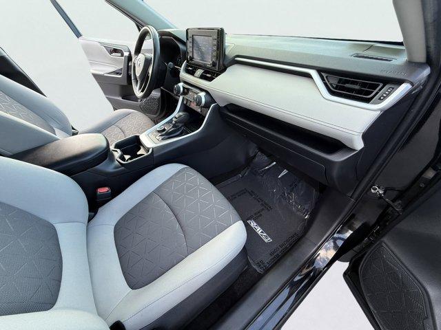 2020 Toyota RAV4 Vehicle Photo in LEOMINSTER, MA 01453-2952