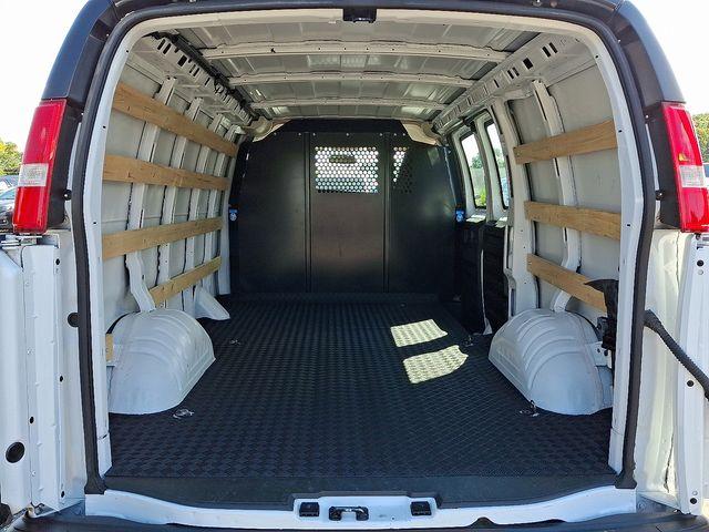 2024 Chevrolet Express Cargo 2500 Vehicle Photo in DANBURY, CT 06810-5034