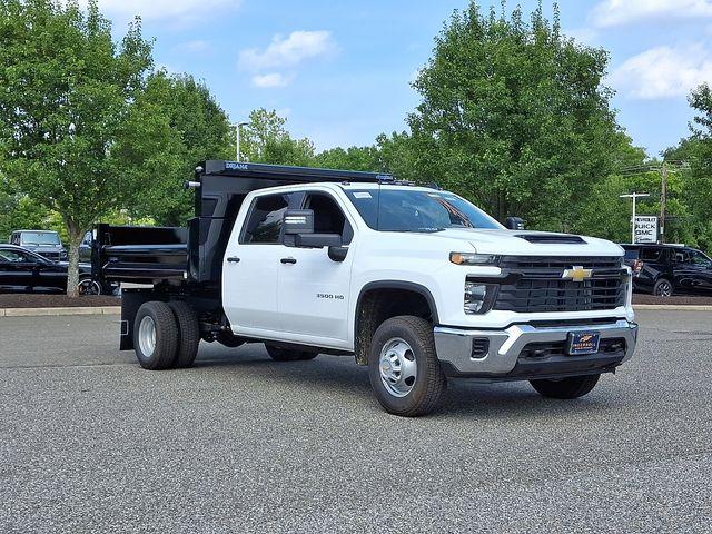 2025 Chevrolet Silverado 3500 HD Chassis Cab Vehicle Photo in DANBURY, CT 06810-5034