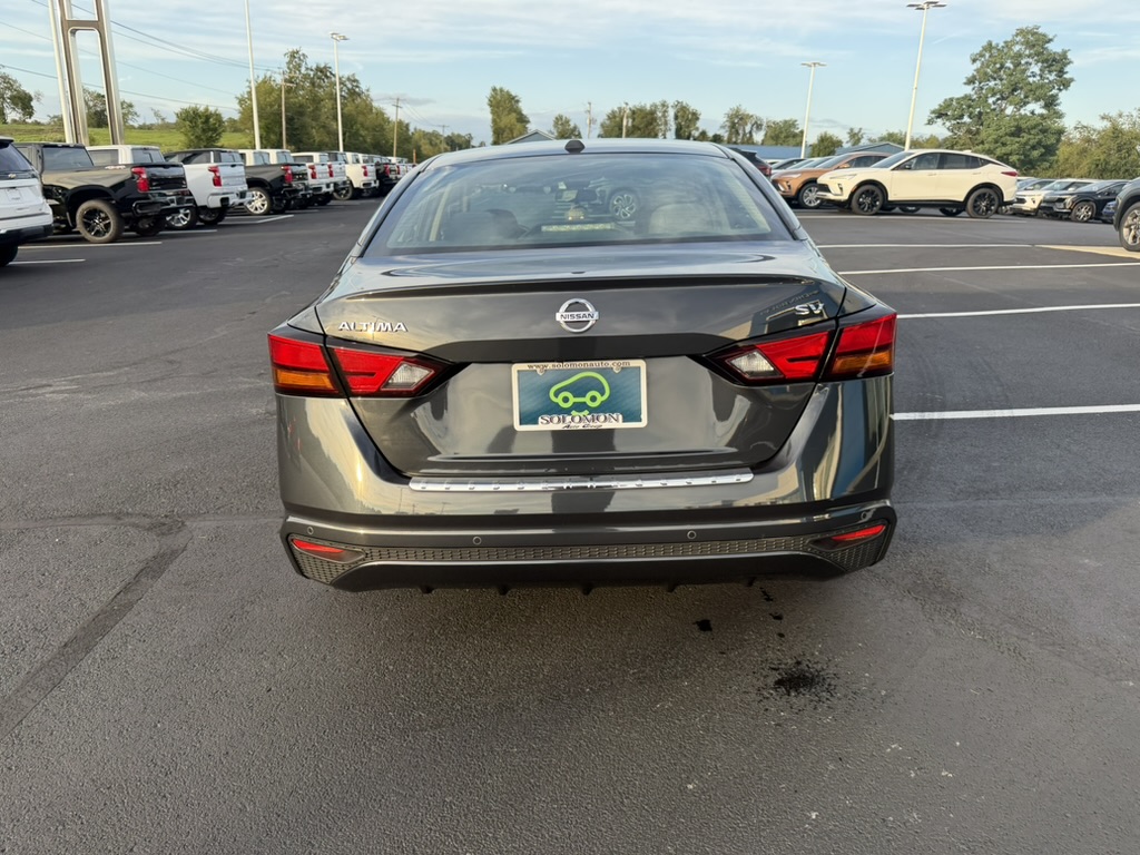 2022 Nissan Altima photo 5 of 33