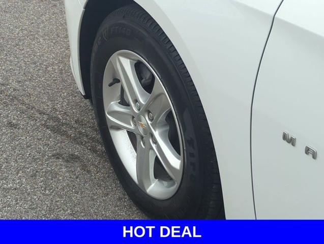 2022 Chevrolet Malibu Vehicle Photo in Merrillville, IN 46410