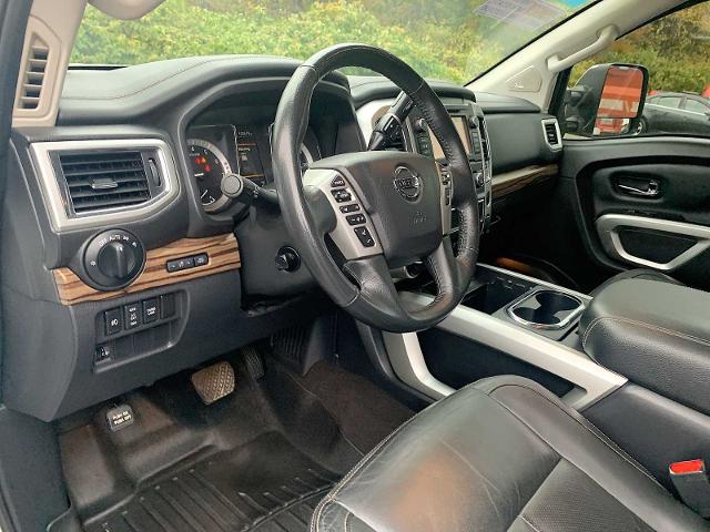2019 Nissan Titan Vehicle Photo in MOON TOWNSHIP, PA 15108-2571