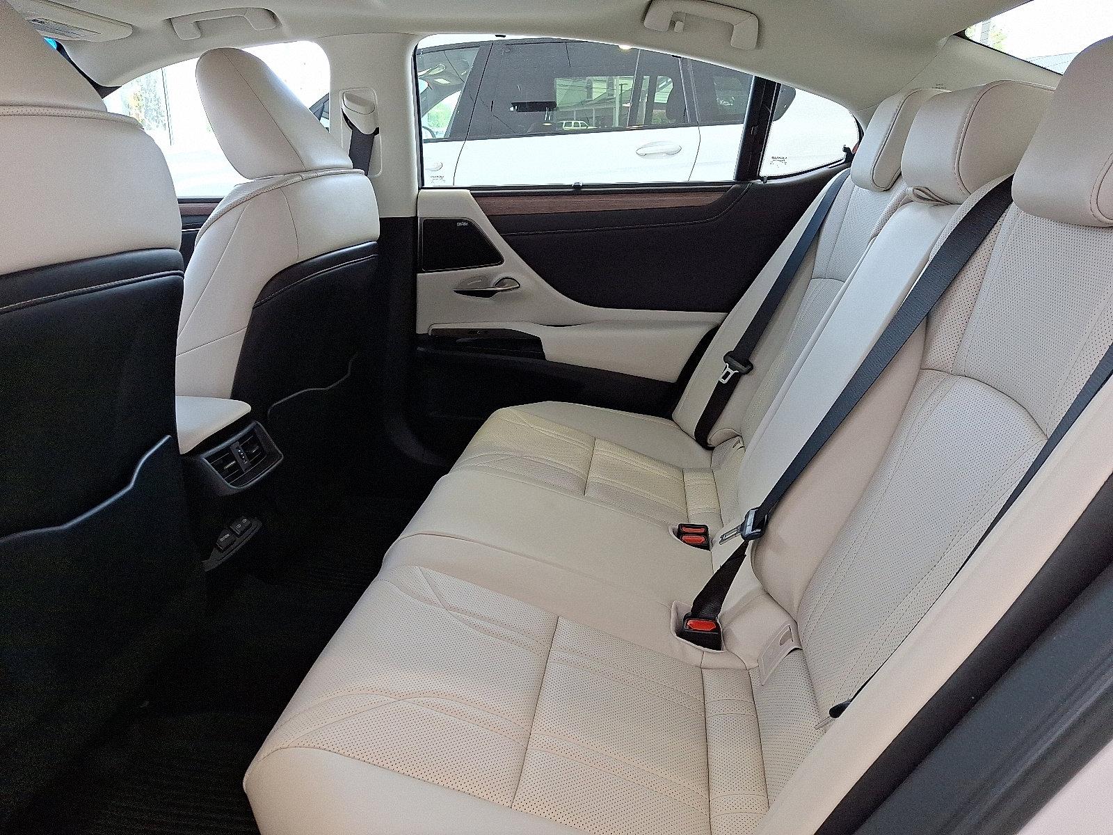 2025 Lexus ES 300h Vehicle Photo in Lancaster, PA 17601
