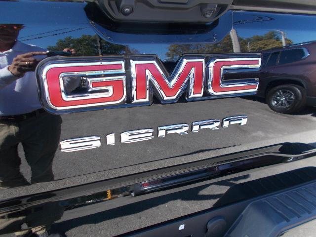 2024 GMC Sierra 1500 Vehicle Photo in LOWELL, MA 01852-4336