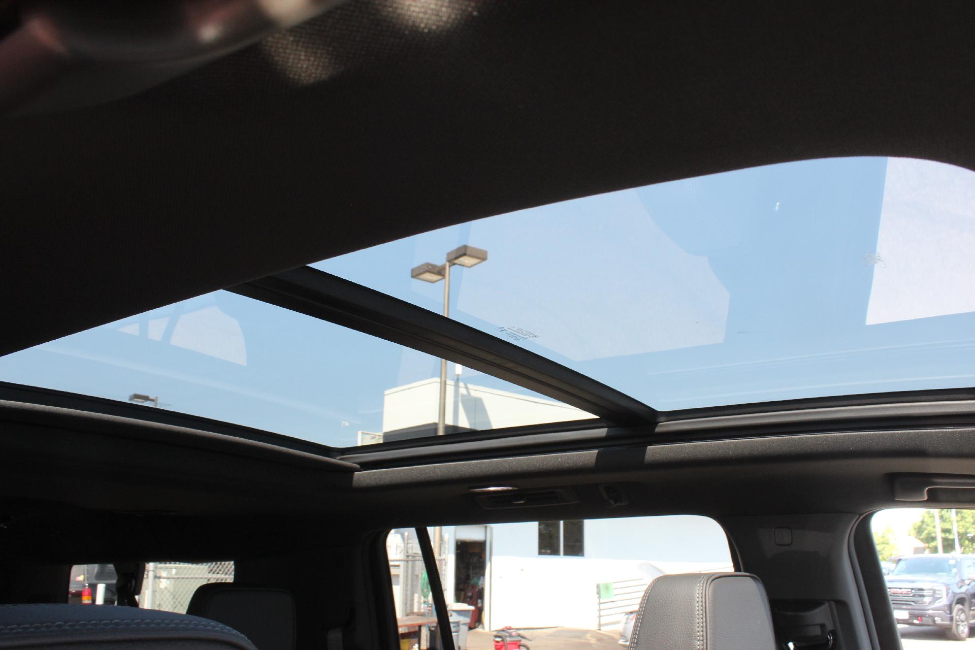 2025 GMC Yukon XL Vehicle Photo in AURORA, CO 80012-4011