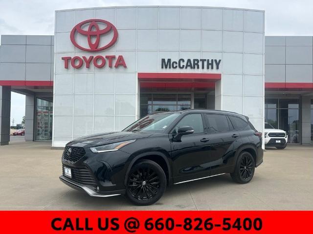2025 Toyota Highlander Vehicle Photo in Sedalia, MO 65301
