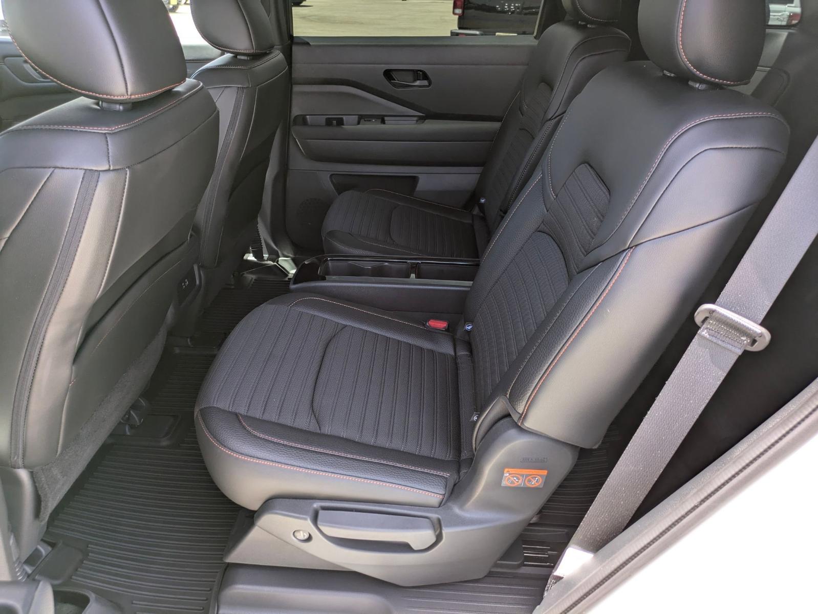 2025 Nissan Pathfinder Vehicle Photo in Seguin, TX 78155