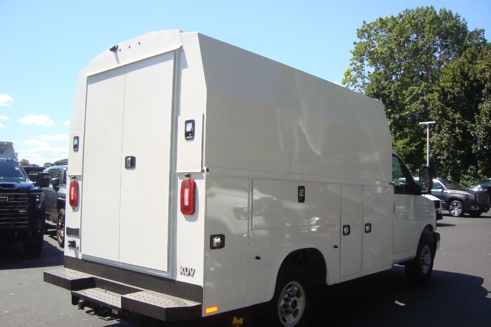 2025 GMC Savana Commercial Cutaway Vehicle Photo in PORTSMOUTH, NH 03801-4196