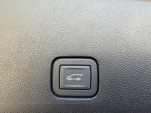 2025 Cadillac XT6 Vehicle Photo in LEOMINSTER, MA 01453-2952