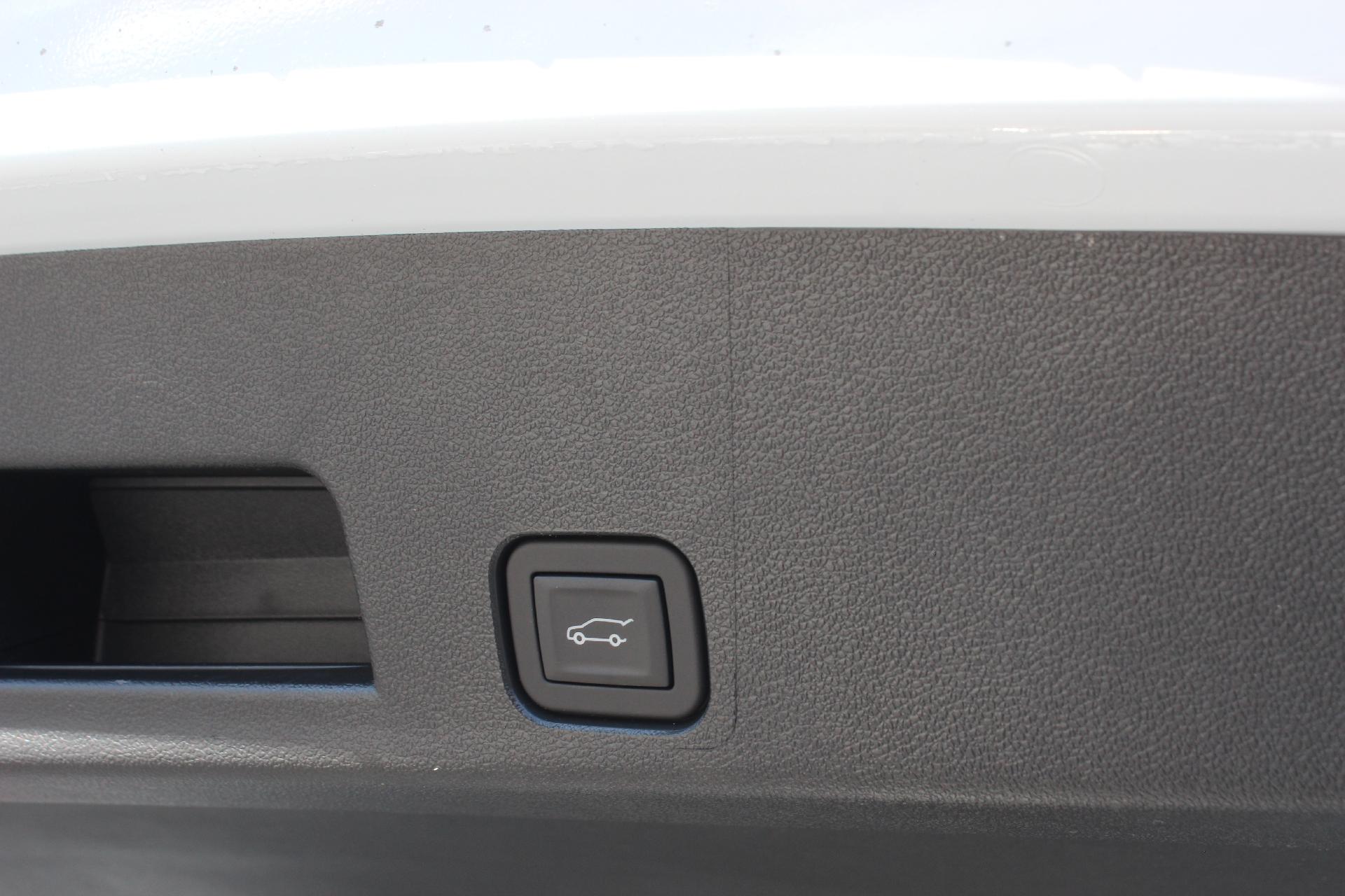 2026 GMC Acadia Vehicle Photo in AURORA, CO 80012-4011