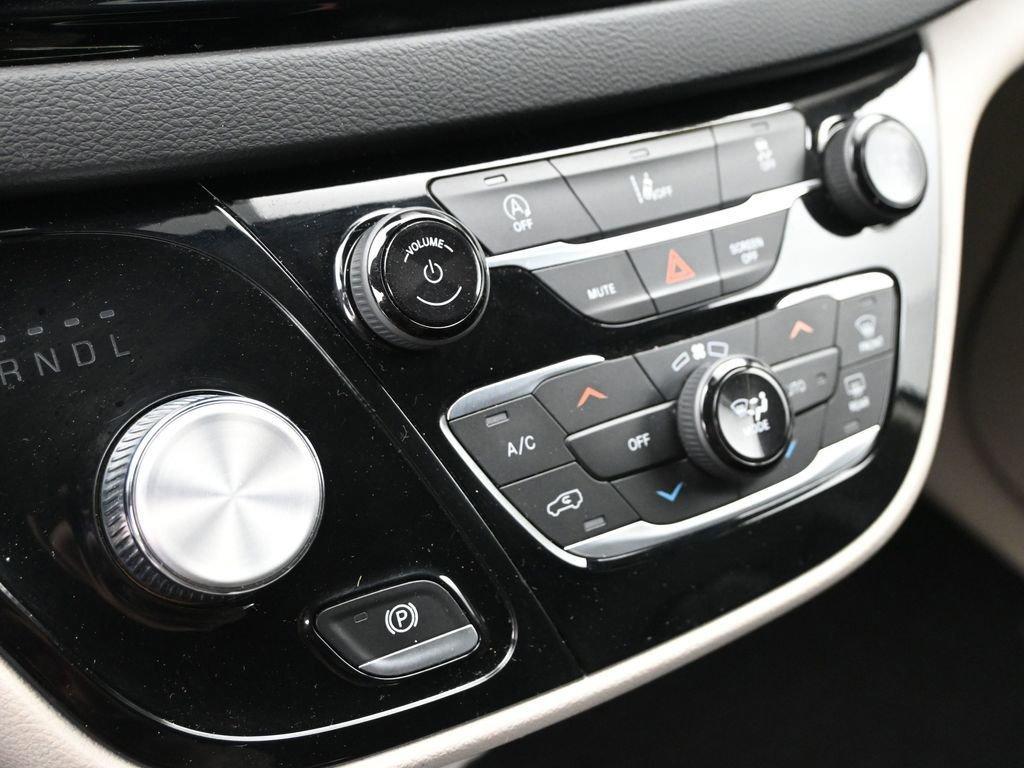 2022 Chrysler Pacifica Vehicle Photo in Cedar Rapids, IA 52402