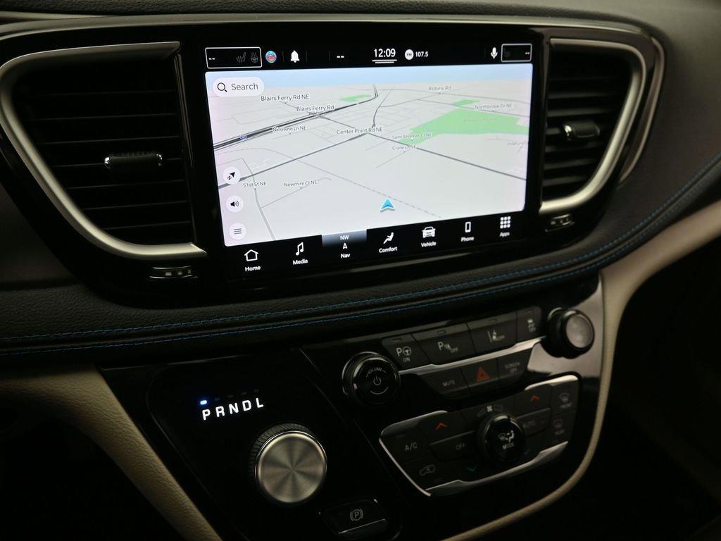 2021 Chrysler Pacifica Vehicle Photo in Marion, IA 52302