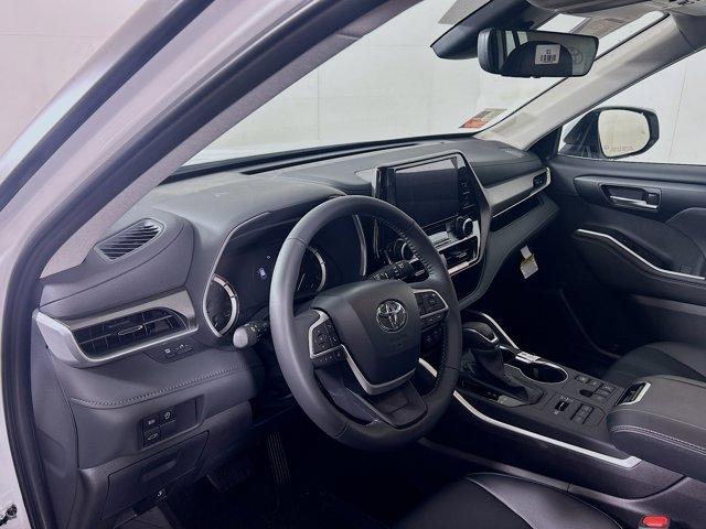 2025 Toyota Highlander Vehicle Photo in Flemington, NJ 08822