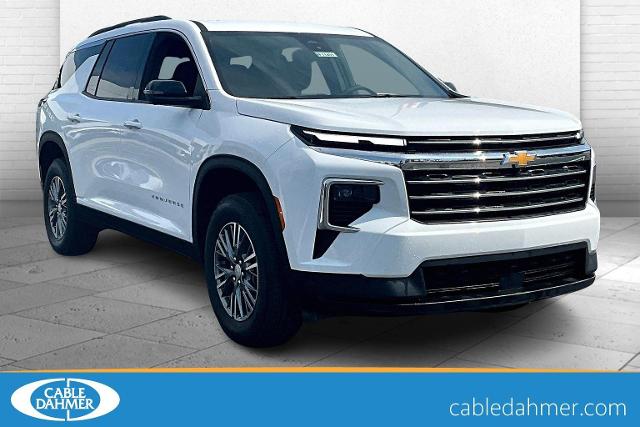 2025 Chevrolet Traverse Vehicle Photo in TOPEKA, KS 66609-0000