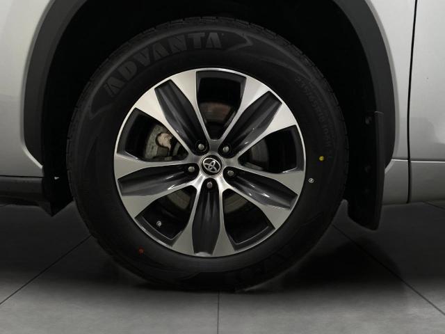 2024 Toyota Highlander Vehicle Photo in Appleton, WI 54913