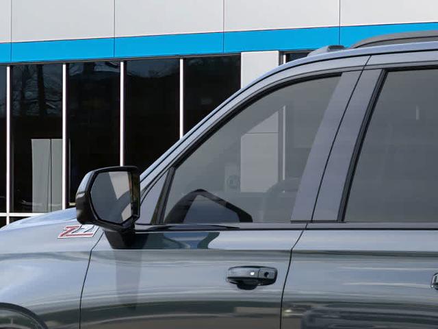 2026 Chevrolet Suburban Vehicle Photo in MOON TOWNSHIP, PA 15108-2571