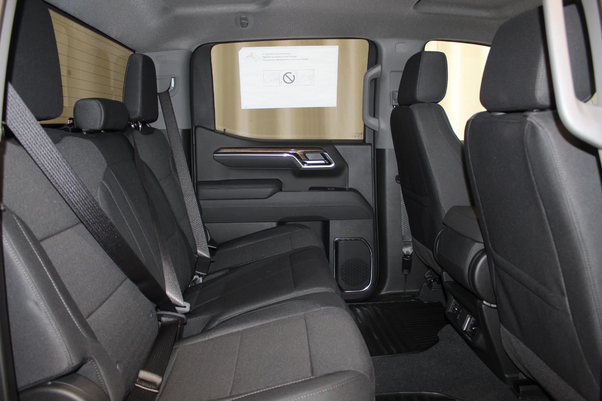 2025 Chevrolet Silverado 1500 Vehicle Photo in NORTHAMPTON, MA 01060-1120