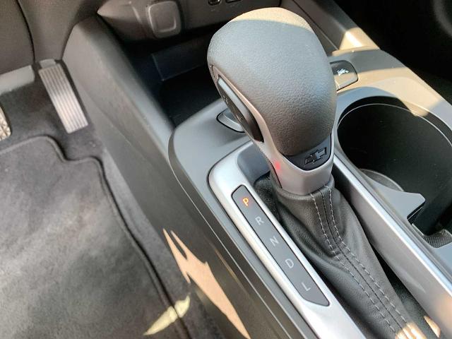 2024 Chevrolet Trax Vehicle Photo in MOON TOWNSHIP, PA 15108-2571