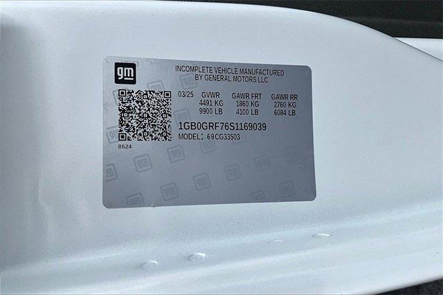 2025 Chevrolet Express Commercial Cutaway Vehicle Photo in TOPEKA, KS 66609-0000