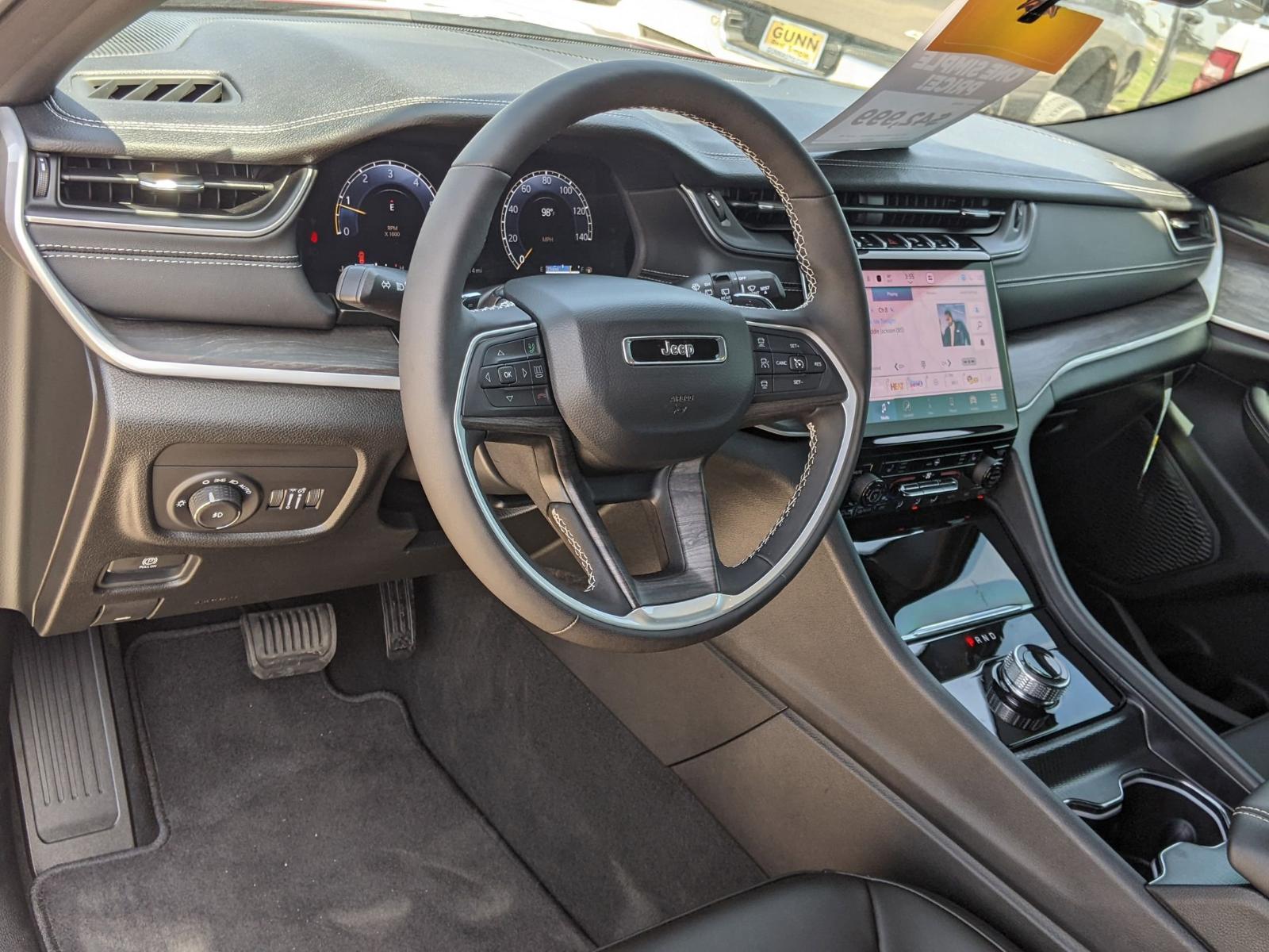 2025 Jeep Grand Cherokee L Vehicle Photo in Seguin, TX 78155