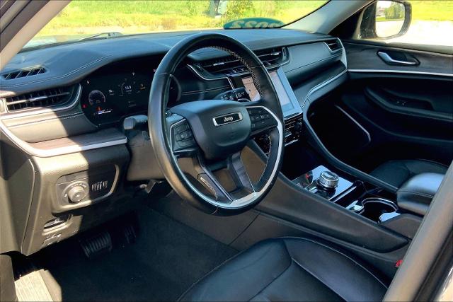 2022 Jeep Grand Cherokee Vehicle Photo in TOPEKA, KS 66609-0000