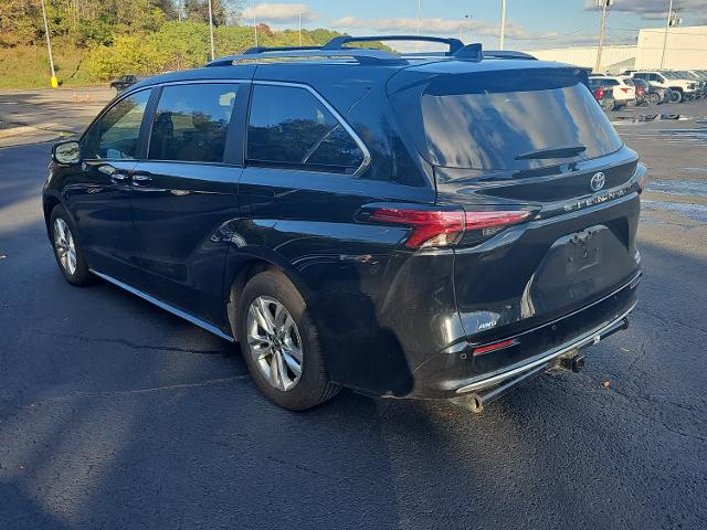 2024 Toyota Sienna Vehicle Photo in MOON TOWNSHIP, PA 15108-2571