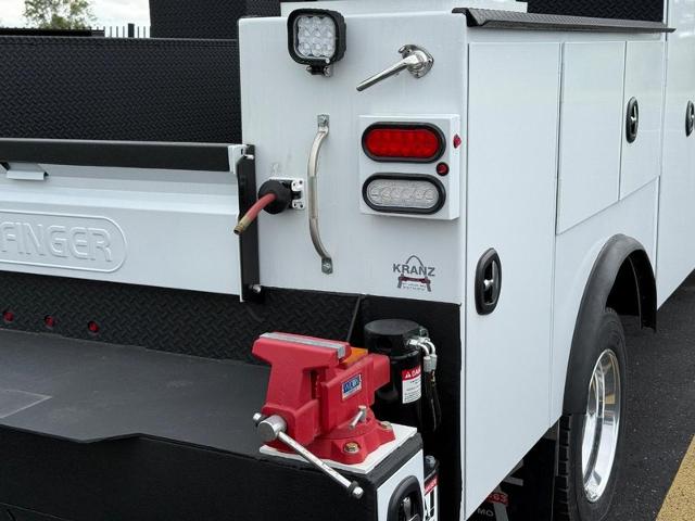 2024 Chevrolet Silverado 5500 HD Vehicle Photo in COLUMBIA, MO 65203-3903