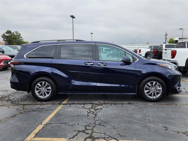 2024 Toyota Sienna Vehicle Photo in AURORA, CO 80012-4011