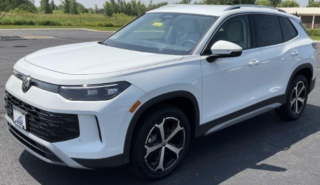 2025 Volkswagen Tiguan Vehicle Photo in Oshkosh, WI 54904