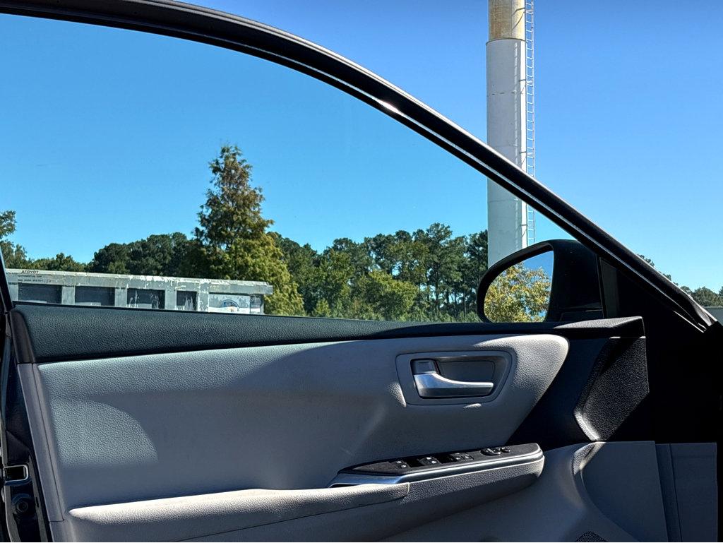 2016 Toyota Camry Vehicle Photo in POOLER, GA 31322-3252