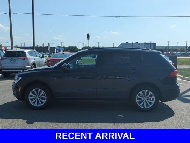 2020 Volkswagen Tiguan Vehicle Photo in Merrillville, IN 46410