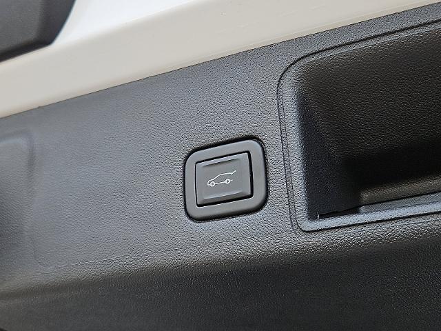 2023 GMC Terrain Vehicle Photo in TREVOSE, PA 19053-4984