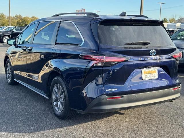 2021 Toyota Sienna Vehicle Photo in COLUMBIA, MO 65203-3903