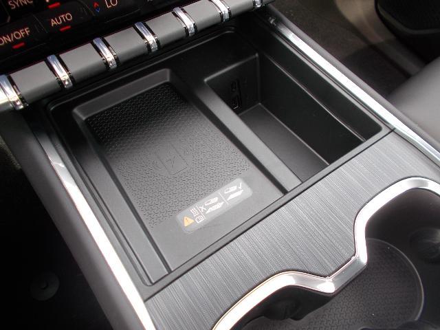 2025 GMC Acadia Vehicle Photo in LOWELL, MA 01852-4336