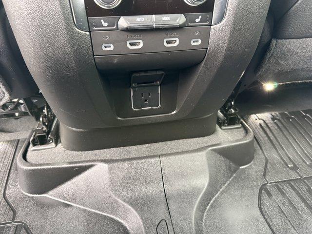 2024 GMC Yukon XL Vehicle Photo in LEOMINSTER, MA 01453-2952