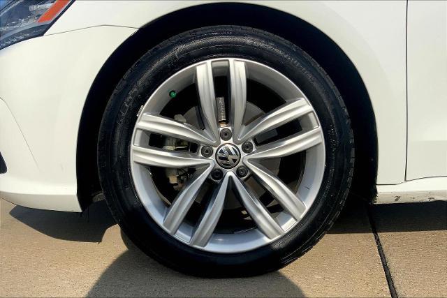 2018 Volkswagen Passat Vehicle Photo in TOPEKA, KS 66609-0000