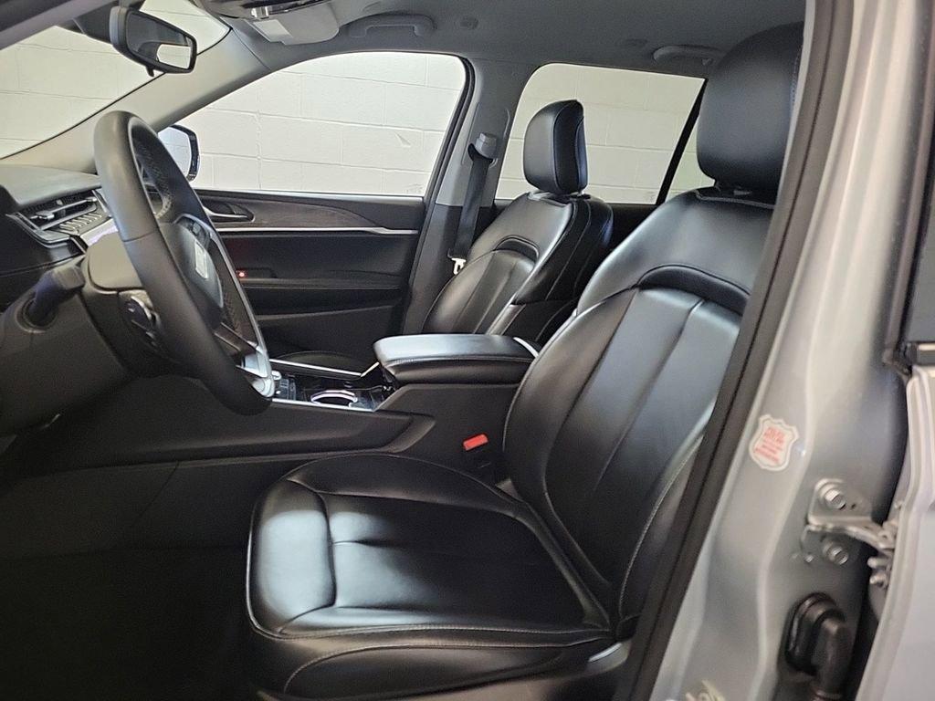 2023 Jeep Grand Cherokee Vehicle Photo in Cedar Rapids, IA 52402