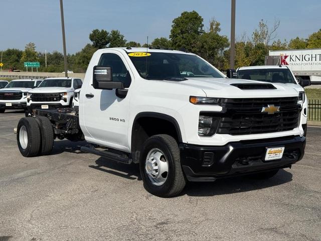 2024 Chevrolet Silverado 3500 HD CC Vehicle Photo in COLUMBIA, MO 65203-3903