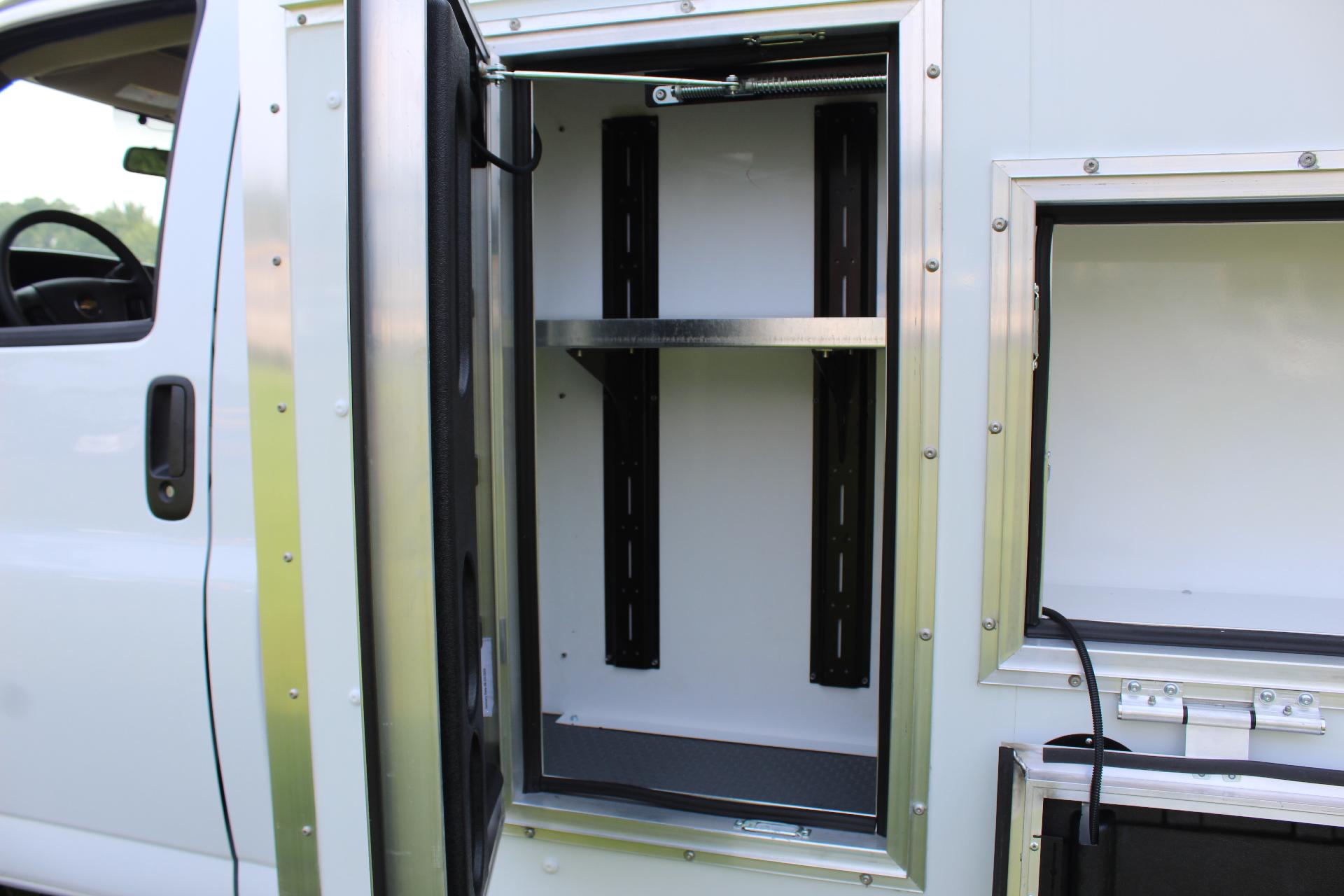 2025 Chevrolet Express Cutaway 3500 Vehicle Photo in NORTHAMPTON, MA 01060-1120