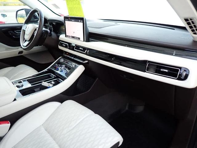 2023 Lincoln Aviator Vehicle Photo in ZELIENOPLE, PA 16063-2910