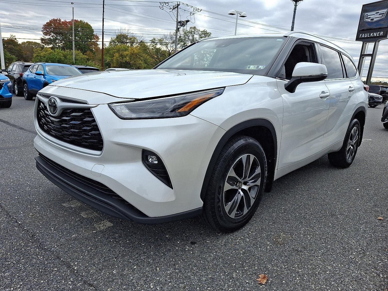 2022 Toyota Highlander Vehicle Photo in BETHLEHEM, PA 18017-9401