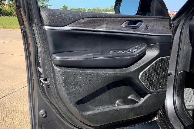 2022 Jeep Grand Cherokee Vehicle Photo in TOPEKA, KS 66609-0000