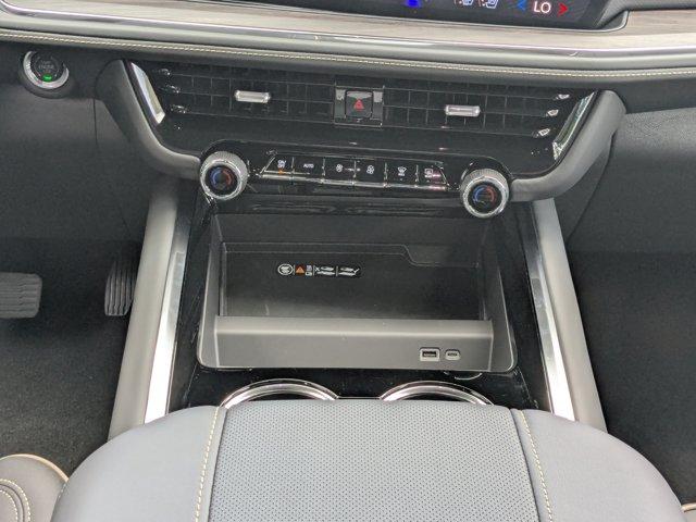 2025 Chevrolet Suburban Vehicle Photo in BRUNSWICK, GA 31525-1881