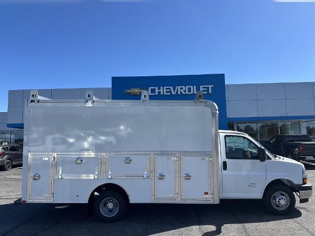 2026 Chevrolet Express Cutaway 4500 Vehicle Photo in AMSTERDAM, NY 12010-6209
