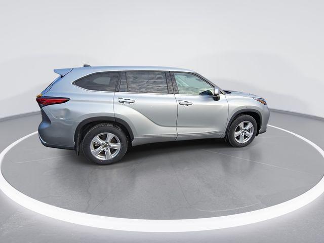 2022 Toyota Highlander Vehicle Photo in Pleasant Hills, PA 15236