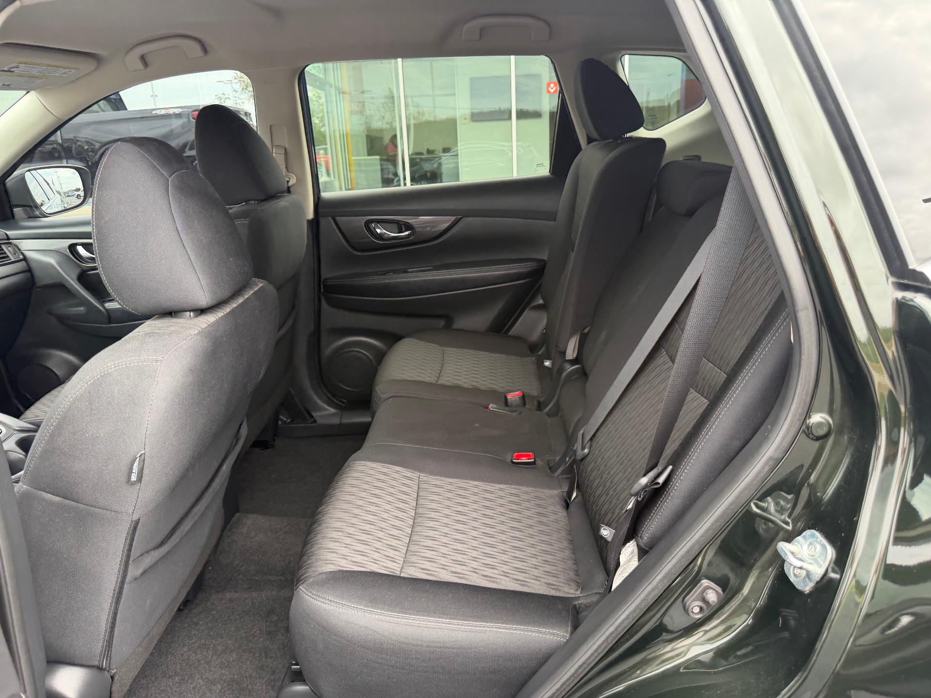 2019 Nissan Rogue photo 19 of 36
